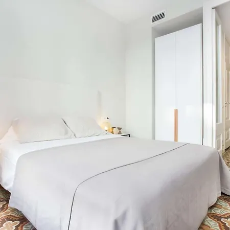 4bedroom With Balcony In Ramblas 1 1 Apartment