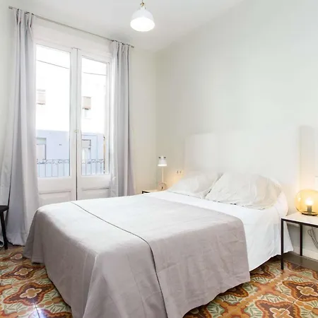 4bedroom With Balcony In Ramblas 1 1 Lägenhet Barcelona